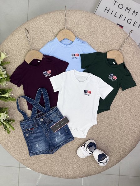 طقم بيبي بشيالات tommy hilfiger